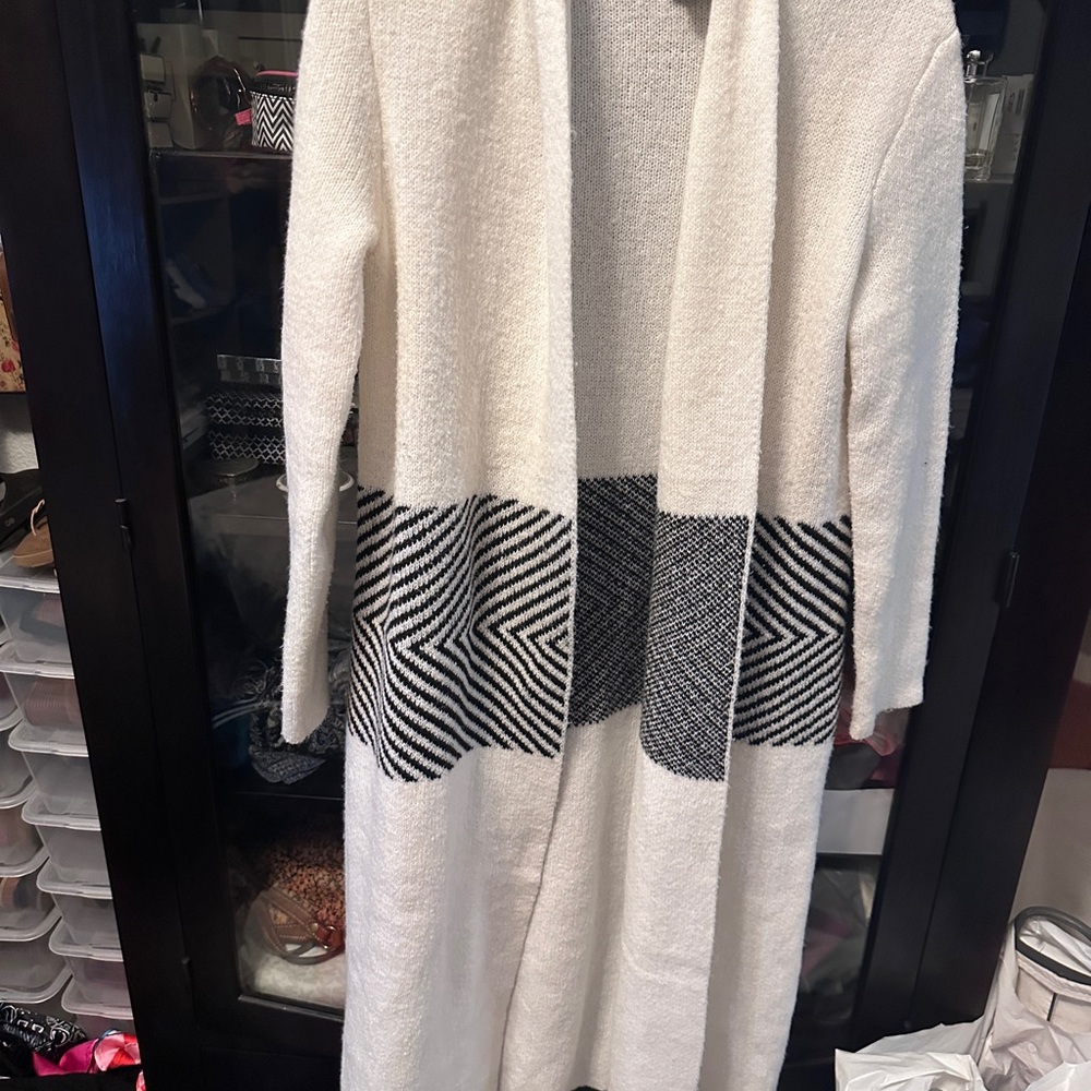 Bobeau White and Black Patterned Cardigan